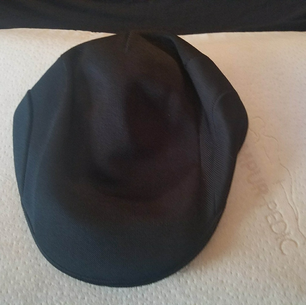 Black Kangol hat